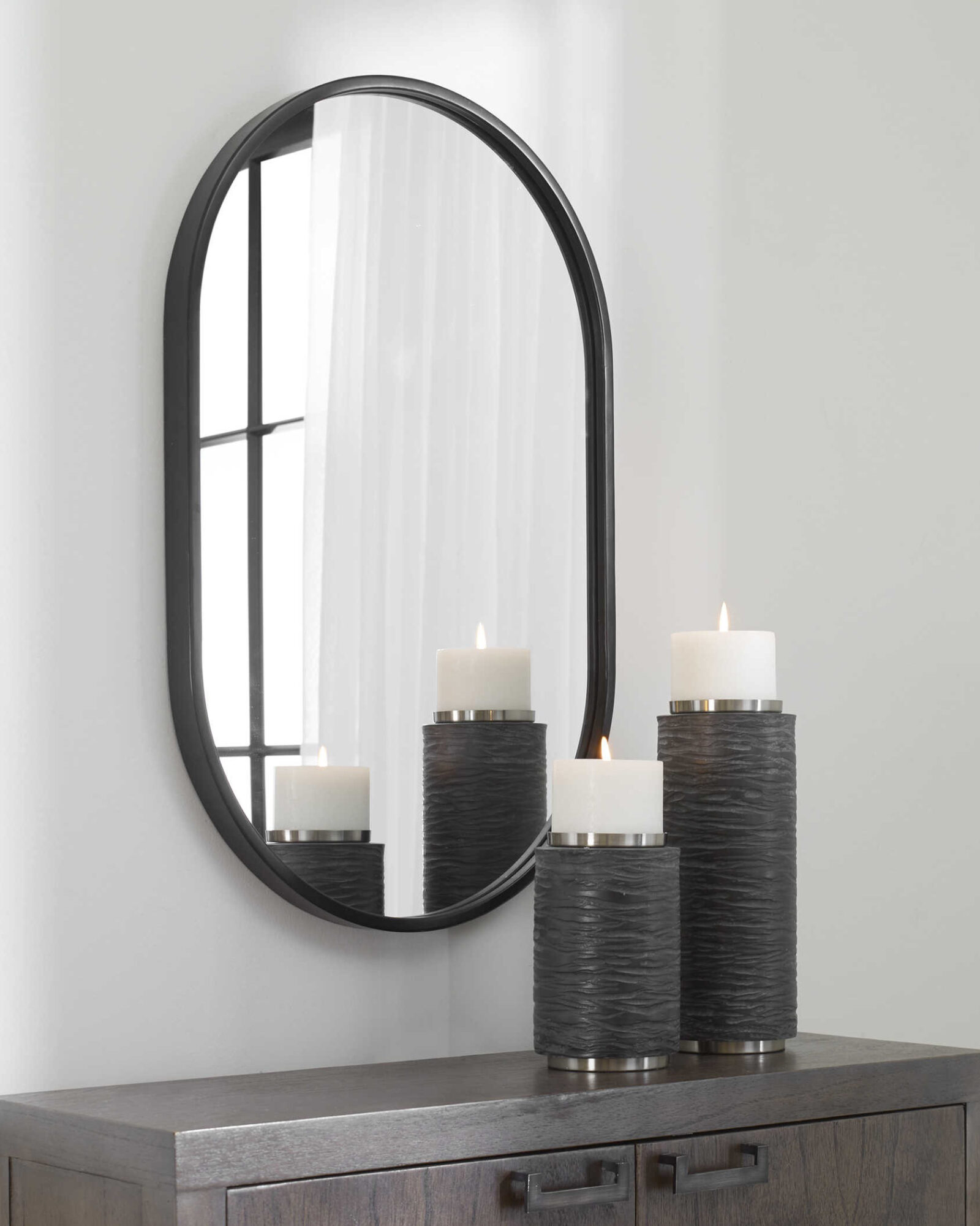 Чёрное настенное зеркало Хоггарт Louvre Home LHDWM020124RJ