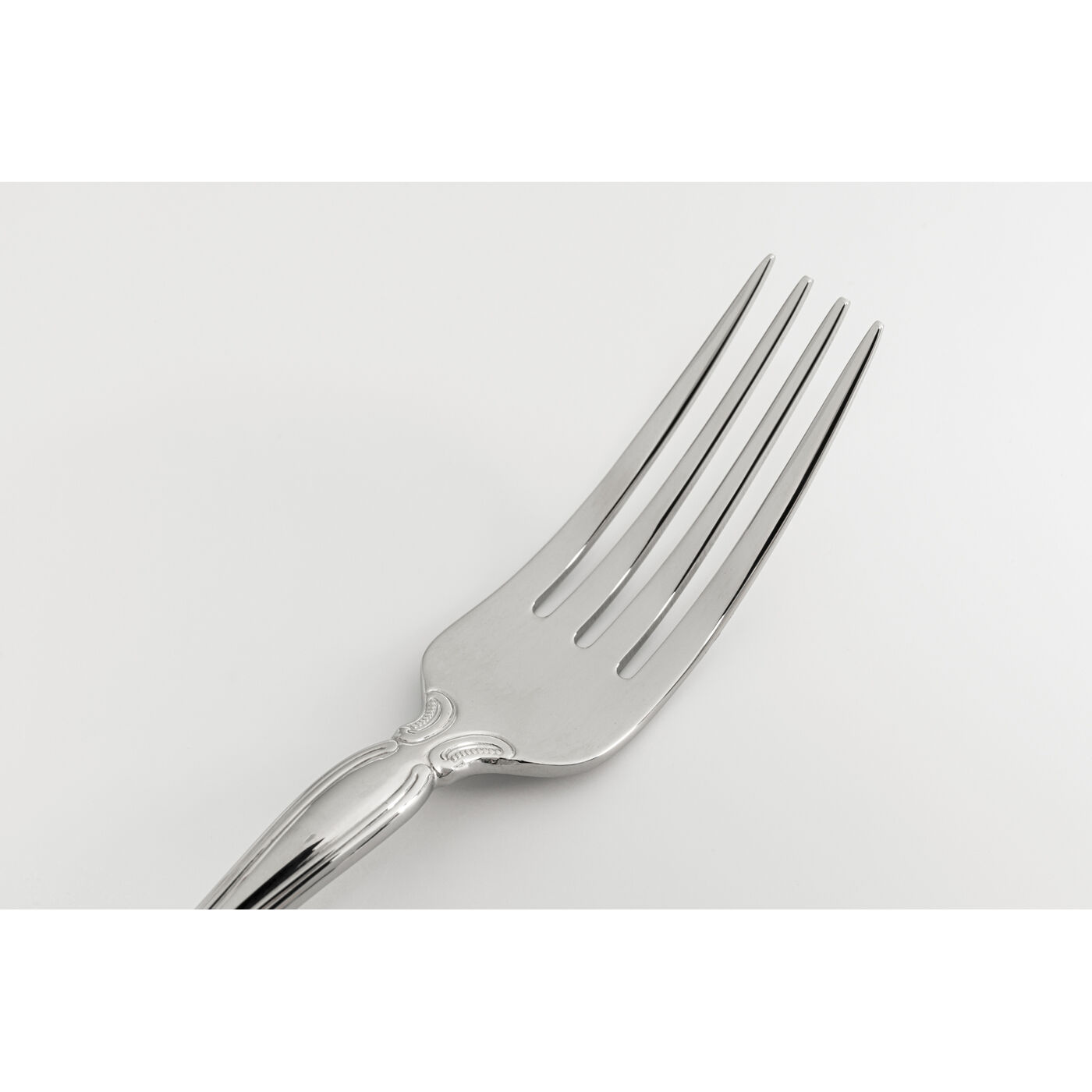 Набор столовых приборов Attina Silver (16/part) KARE 58210