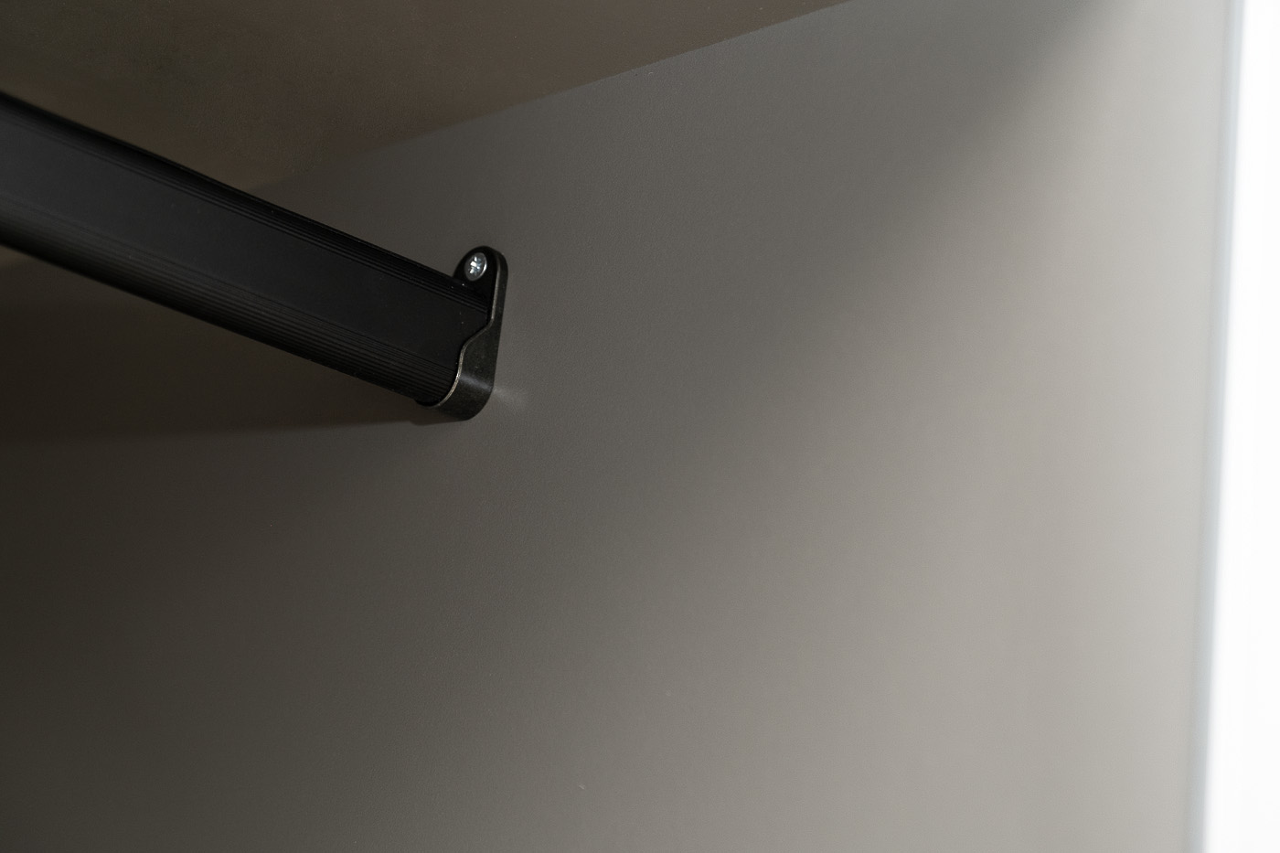 Шкаф двудверный с выдвижными ящиками цвет серый кобальт Garda Decor GD-10012-6(риф)
