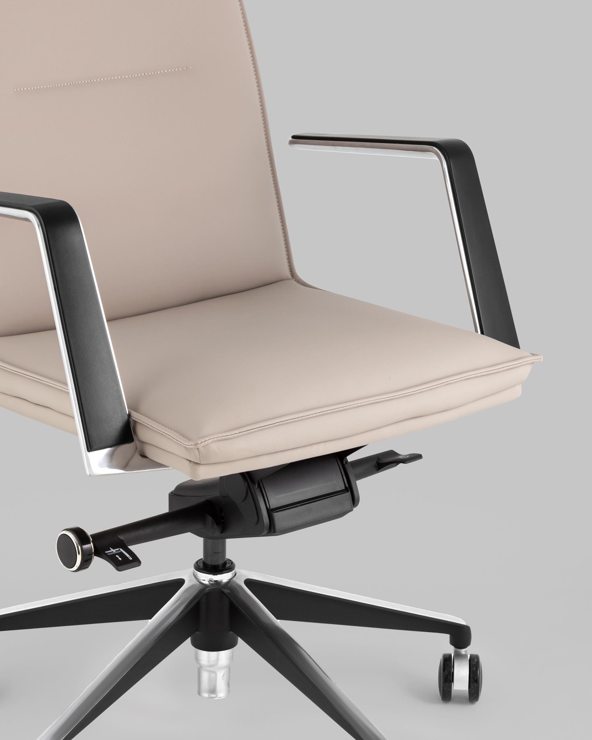 Кресло офисное TopChairs Arrow светло-серый Stool Group