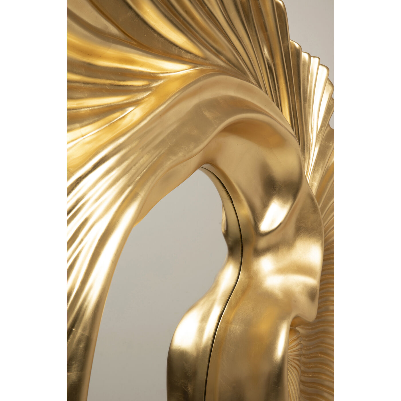Зеркало настенное Orecchio Gold 162x146cm KARE 71075