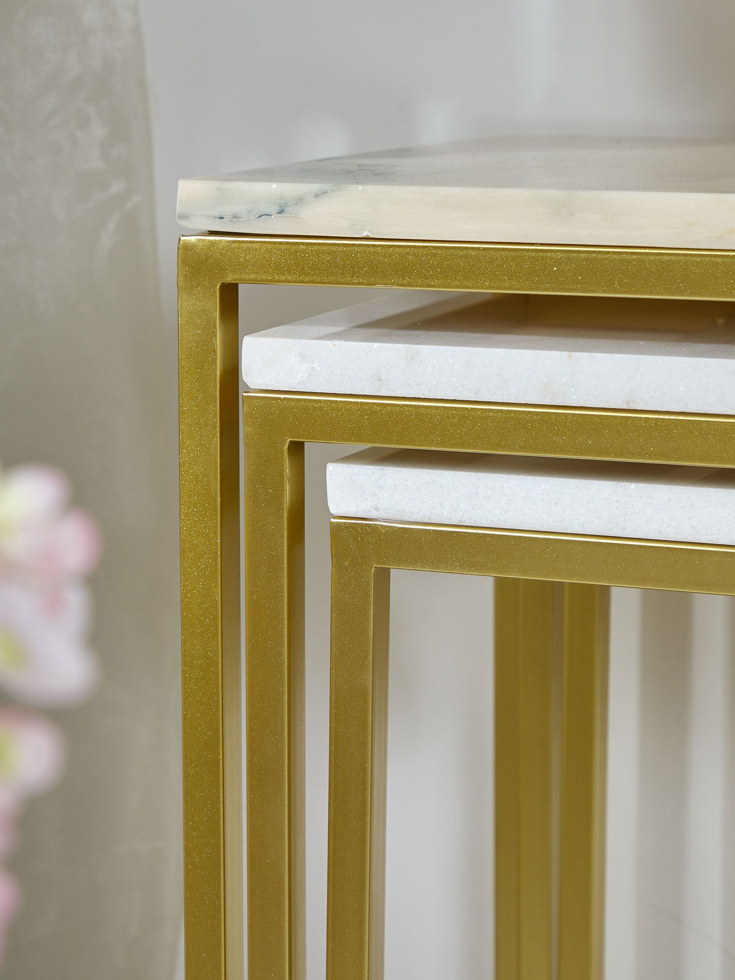 Столики приставные с белым мрамором, набор Glasar 54-024/023/022