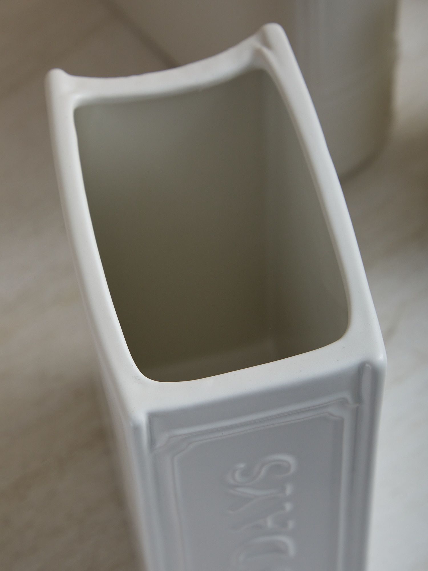 Ваза в виде книги Glasar 68-029