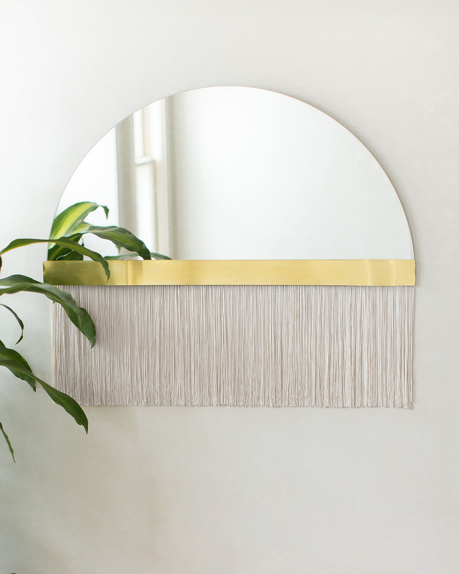 Декоративное зеркало Арья с белой бахрамой Louvre Home DWM180824PND