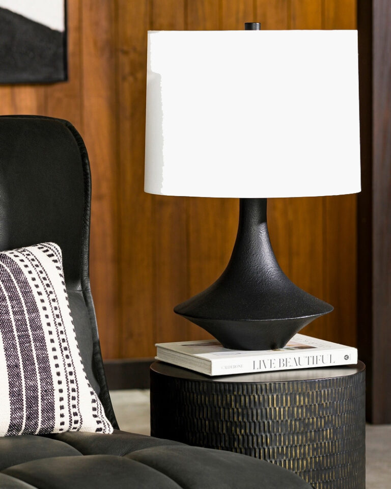 Чёрная настольная лампа Шейди Louvre Home P0620TB