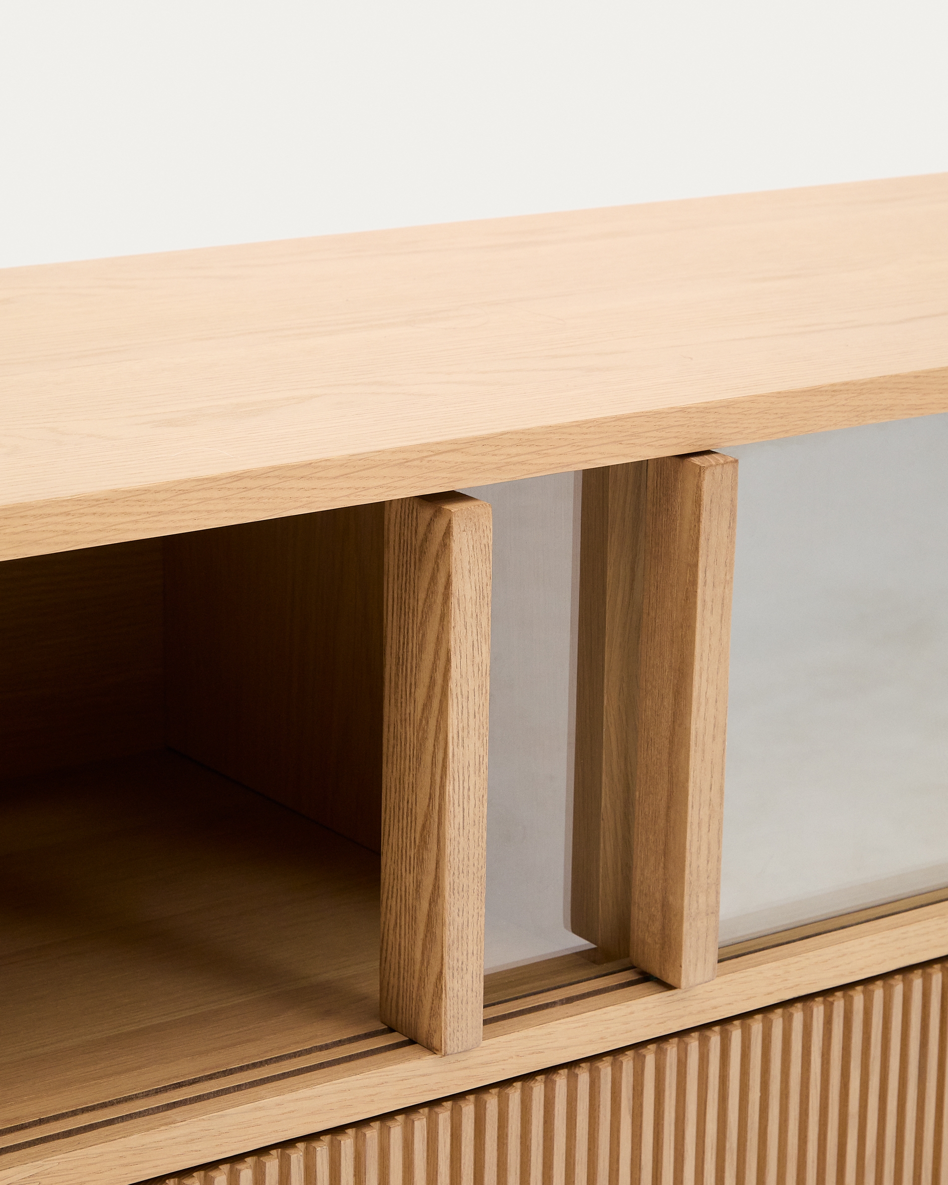 Сервант Helvine с 4 дверцами и 2 ящиками шпон дуба и закаленное стекло, 200 x 54 La Forma (ex Julia Grup)