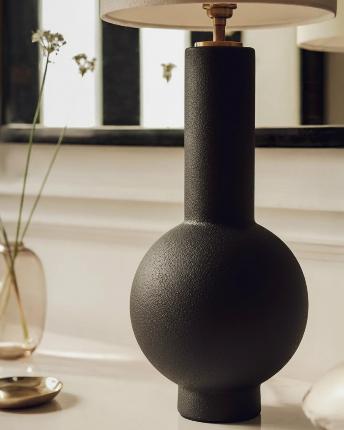 Черная настольная лампа Коэн Louvre Home LTL804822MGI