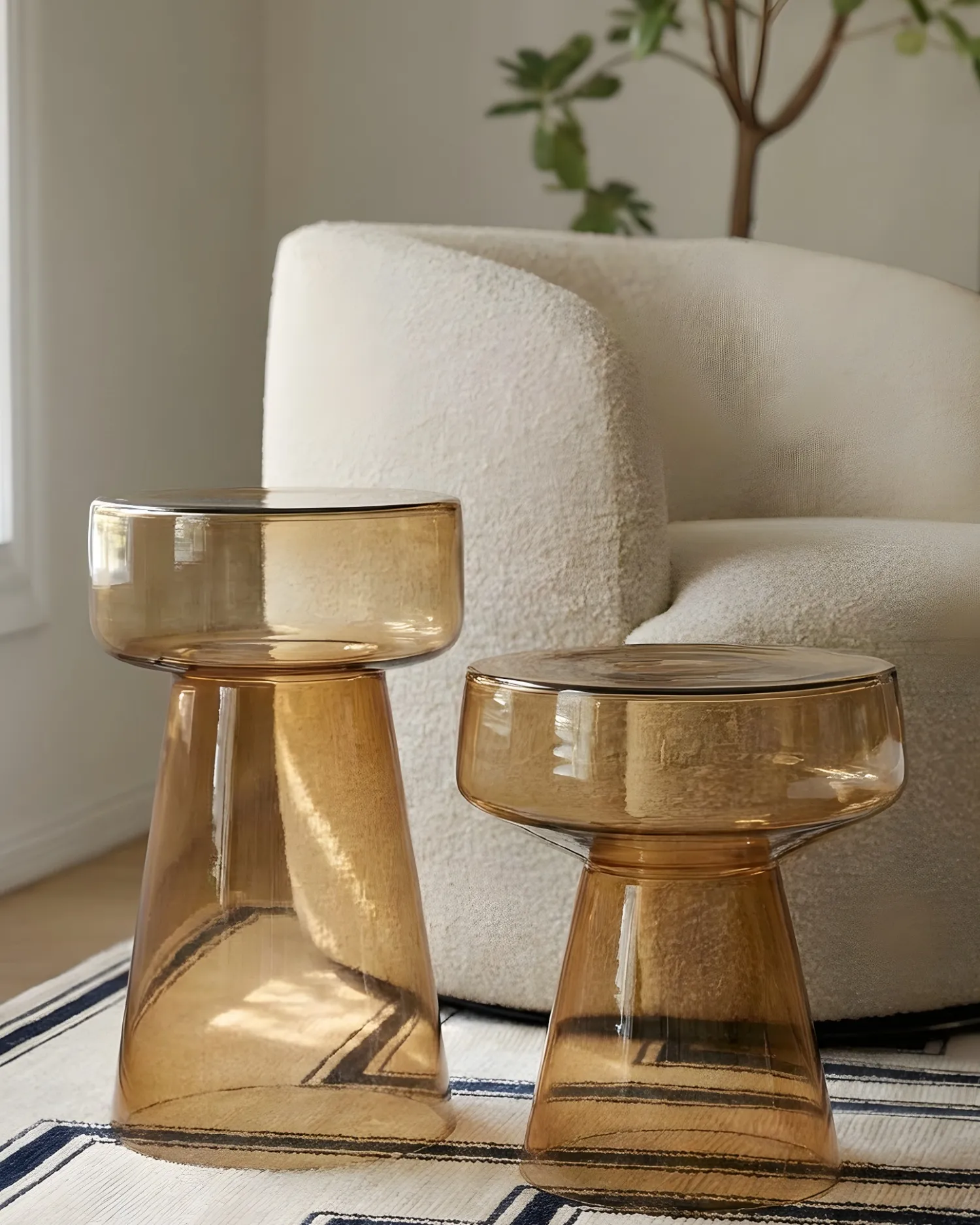 Охровый приставной столик Флумс Louvre Home P3118XB