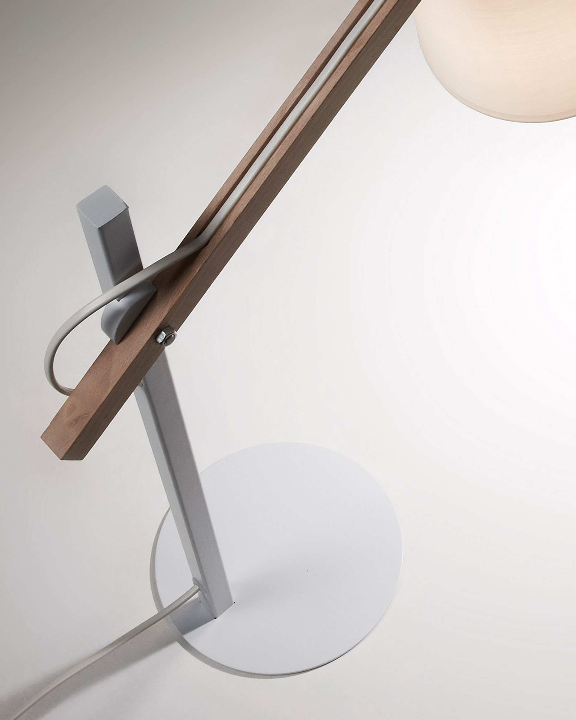 Настольная лампа Jovik белая La Forma (ex Julia Grup)