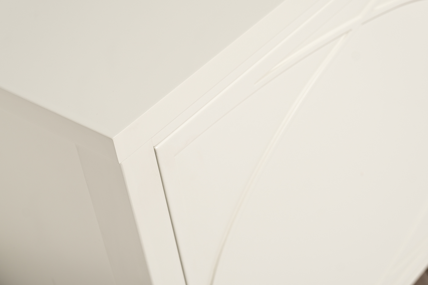Тумба под телевизор бежевая с дверцами Garda Decor 151SV-00004