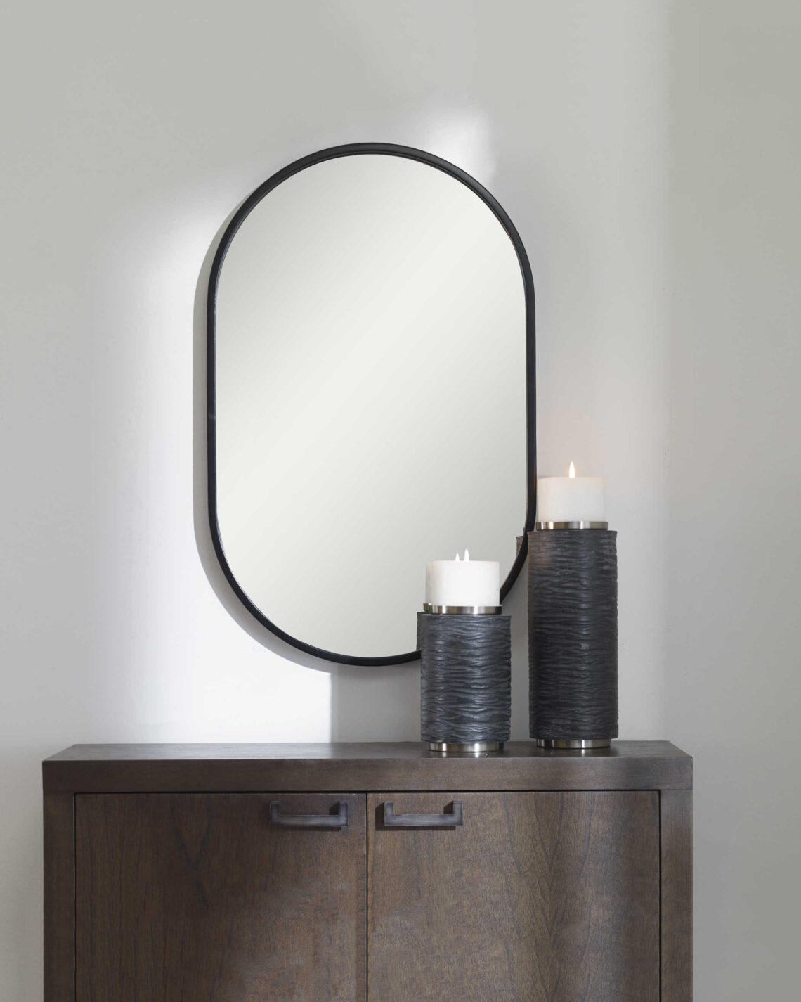 Чёрное настенное зеркало Хоггарт Louvre Home LHDWM020124RJ