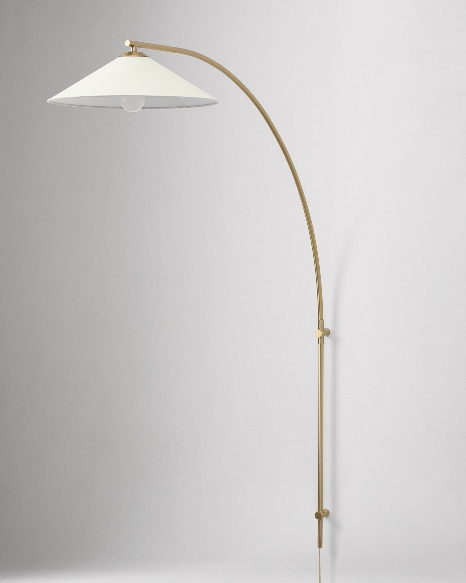 Золотистый настенный светильник Эймс Louvre Home P7851WA