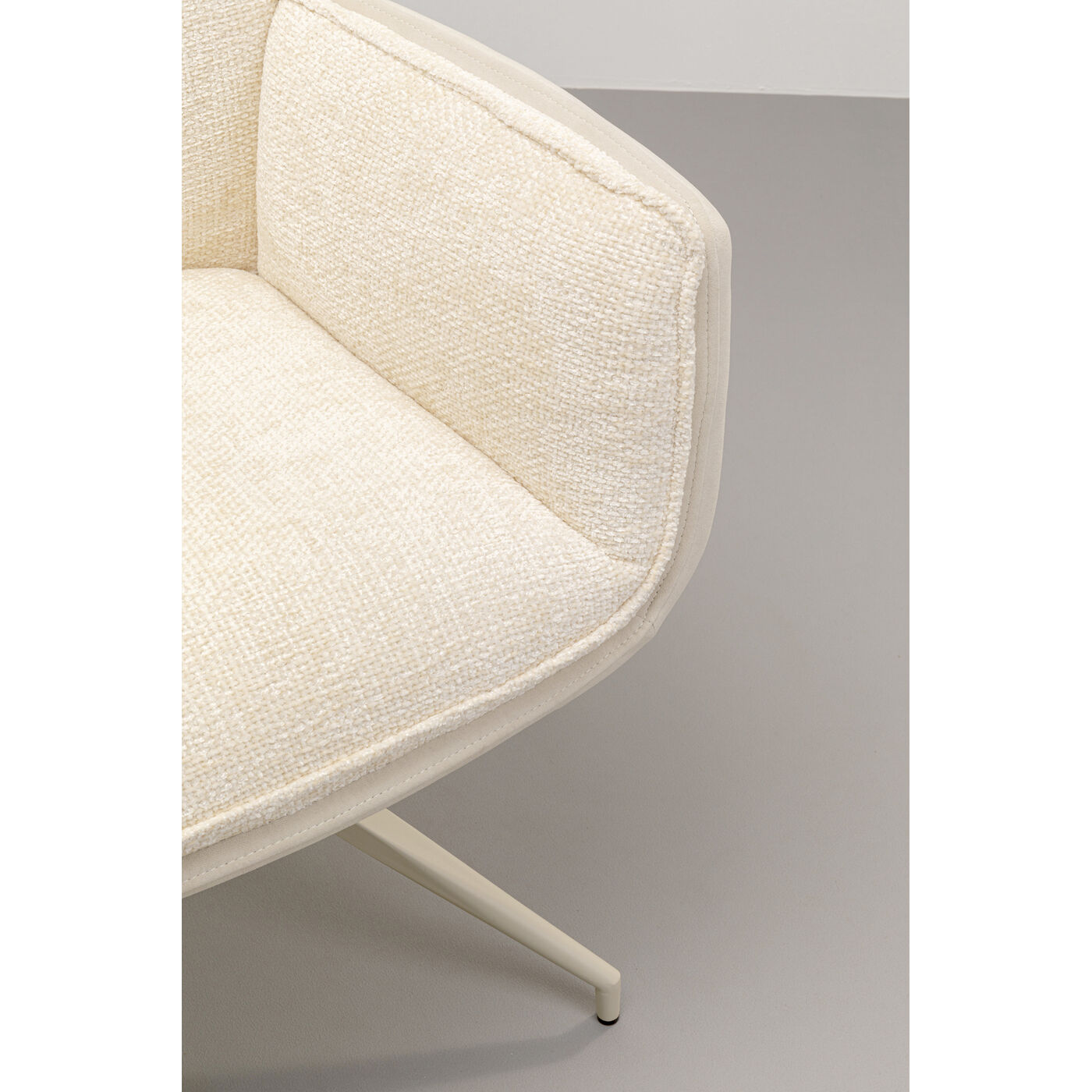 Кресло вращающееся Hilla White KARE 70255