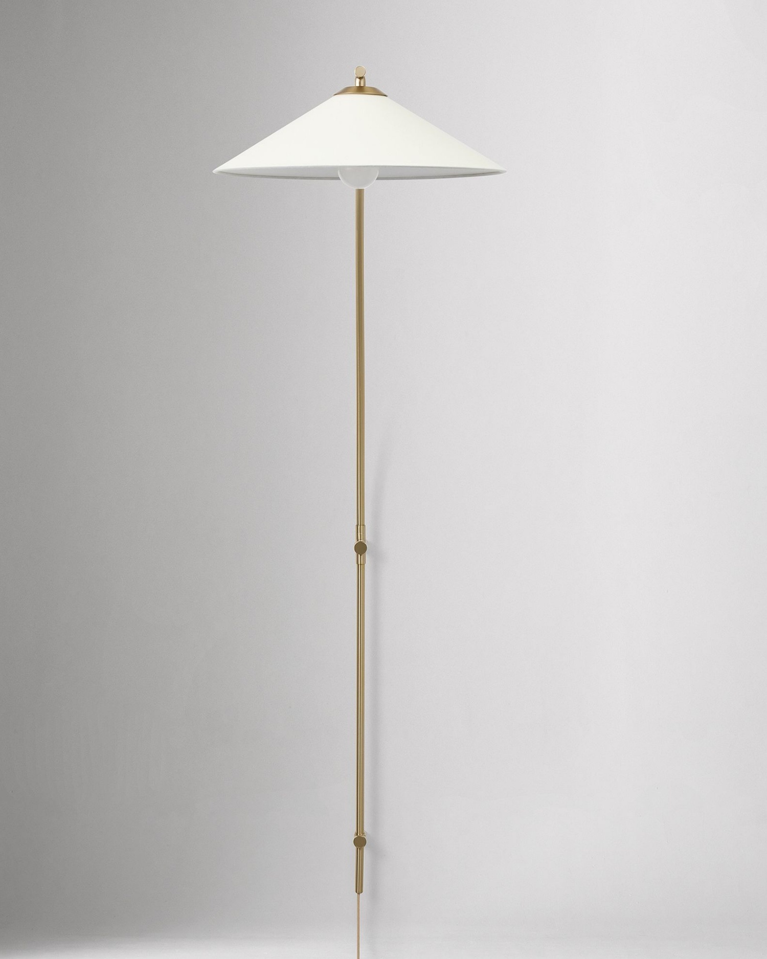 Золотистый настенный светильник Эймс Louvre Home P7851WA