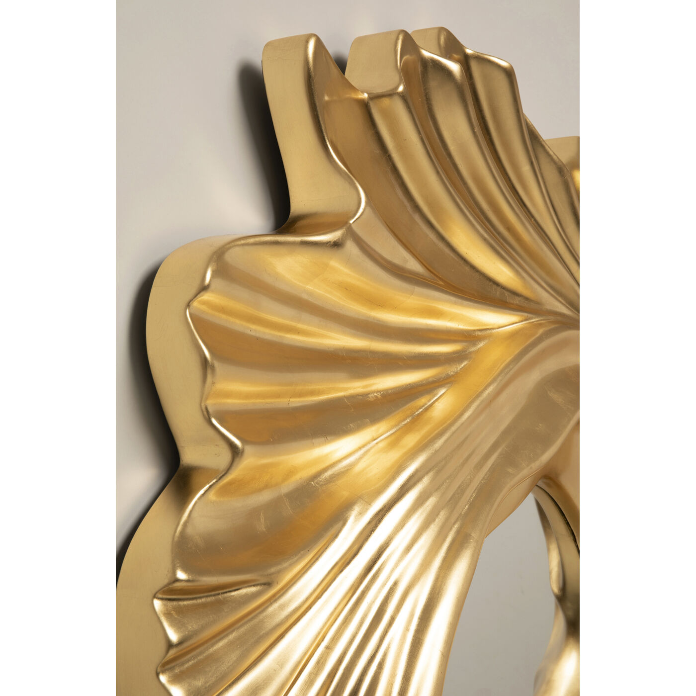 Зеркало настенное Orecchio Gold 162x146cm KARE 71075