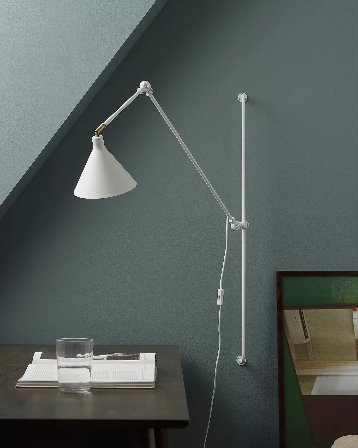 Белый настенный светильник Джордан Louvre Home P7855WC