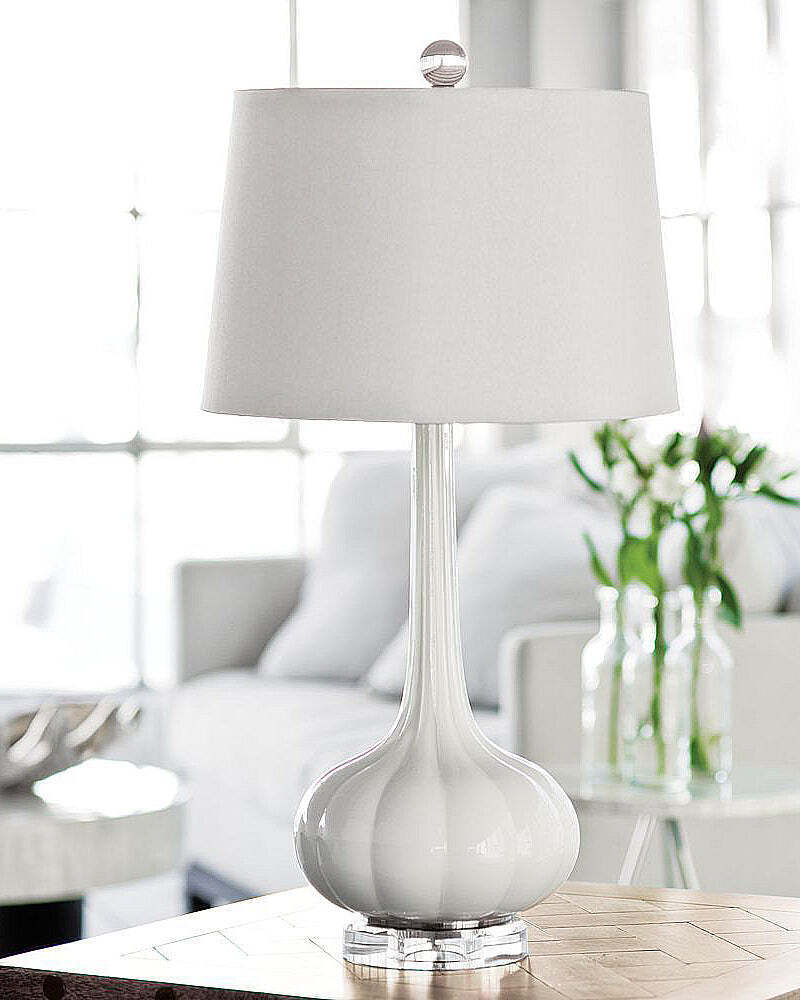 Белая настольная лампа Спайк Louvre Home CLM7249