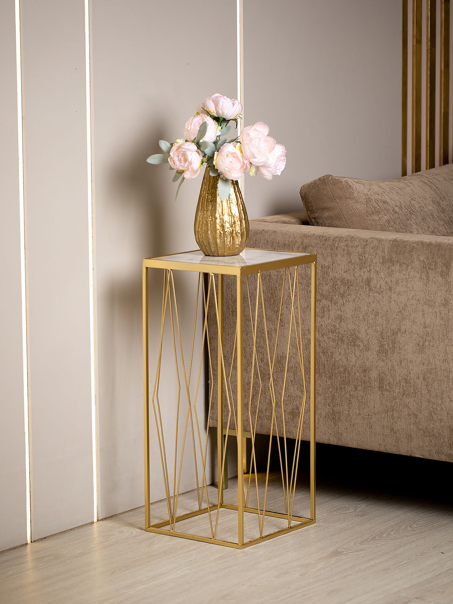 Столик приставной с белым мрамором Glasar 54-058