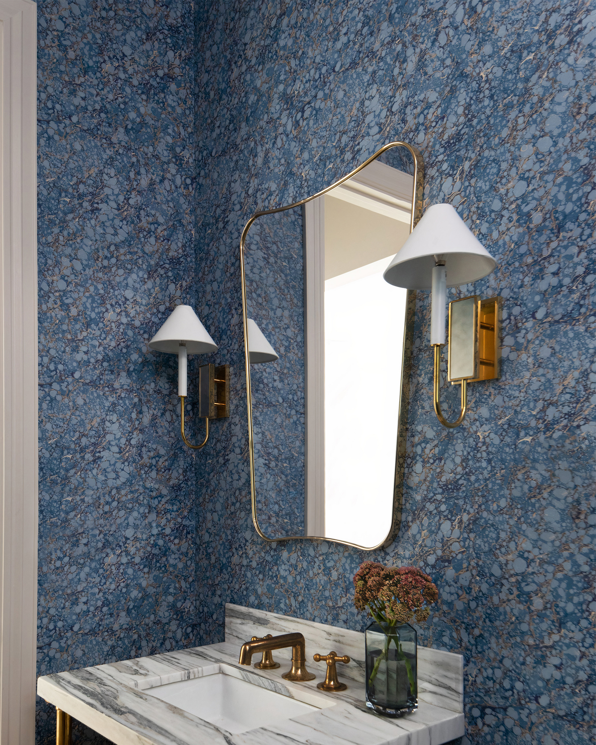 Золотое зеркало в раме Кейн Louvre Home DWM130824PND