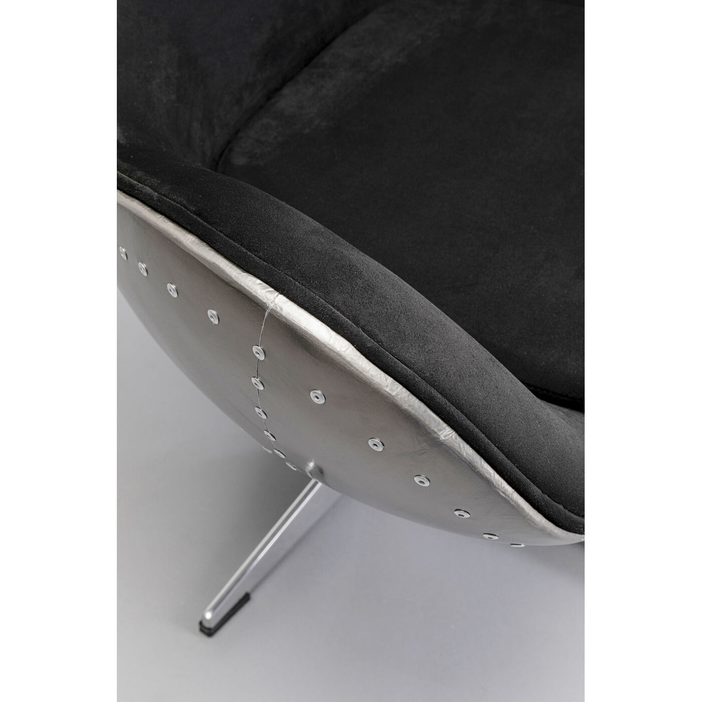 Кресло вращающееся Lounge Black Gun Metal KARE 87908