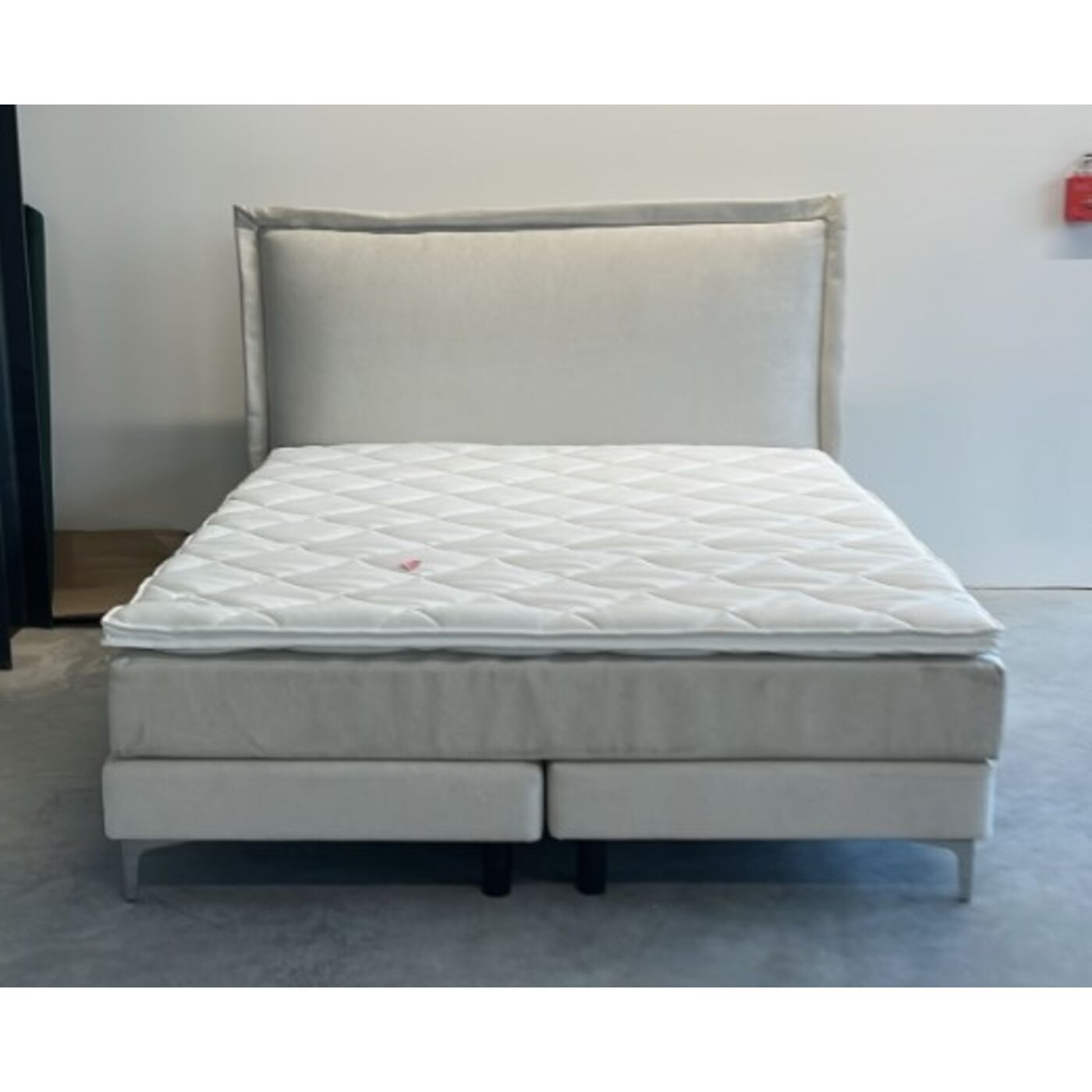 Кровать Boxspring Benito Sky Sand 180x200cm KARE 70773