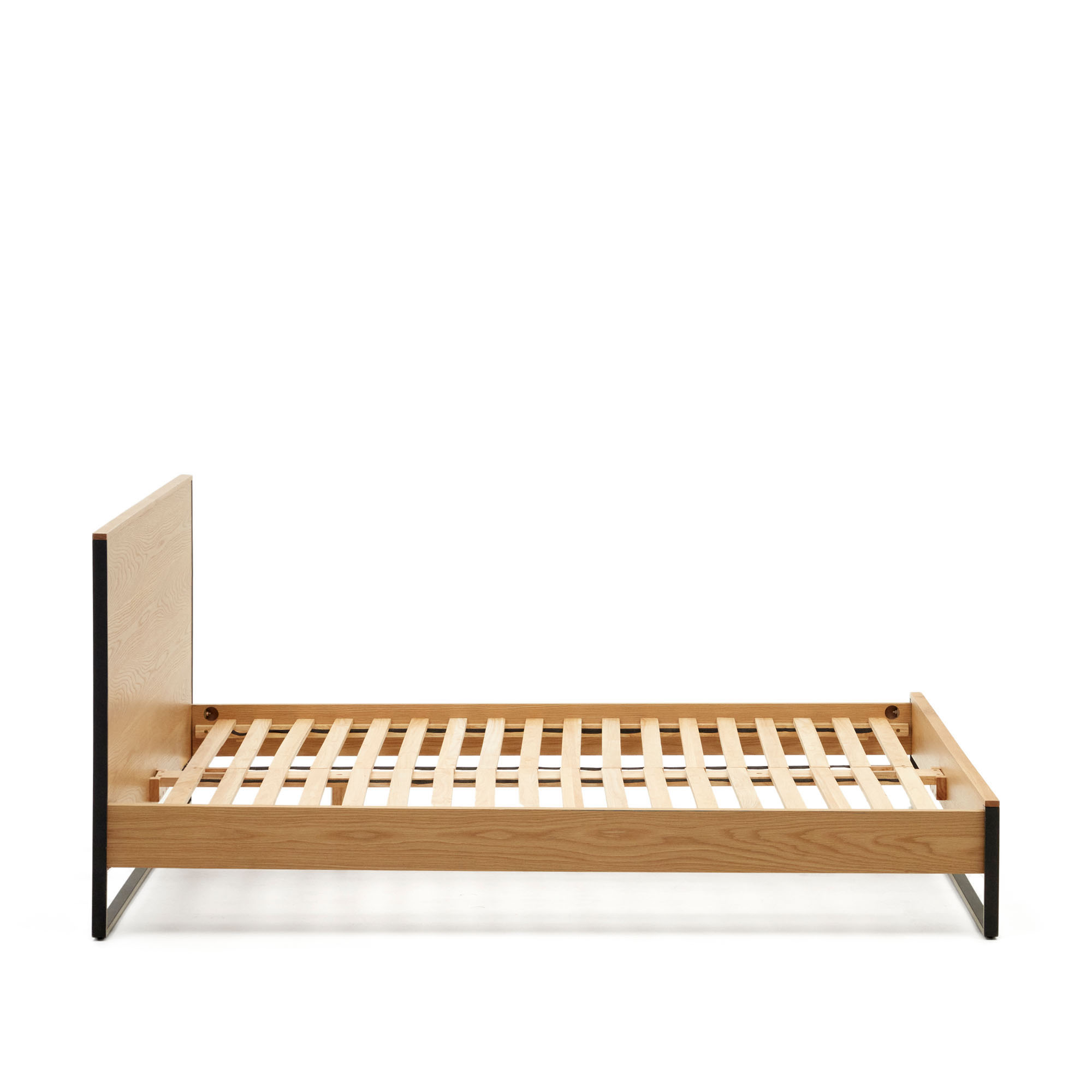 Taiana Кровать из шпона дуба со стальными ножками в черной отделке 160 x 200 см La Forma (ex Julia Grup)