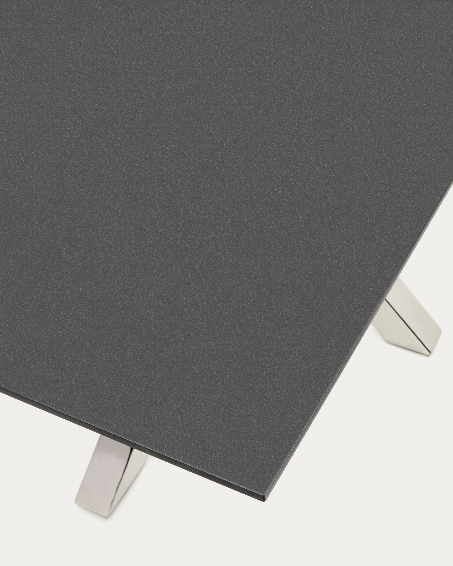 Стол Argo из матового черного стекла и ножками из нержавеющей стали 180 x 100 см La Forma (ex Julia Grup)