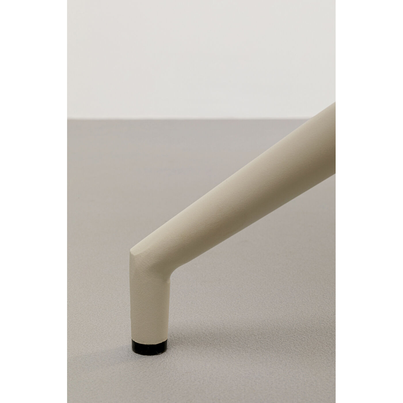 Кресло вращающееся Hilla White KARE 70255