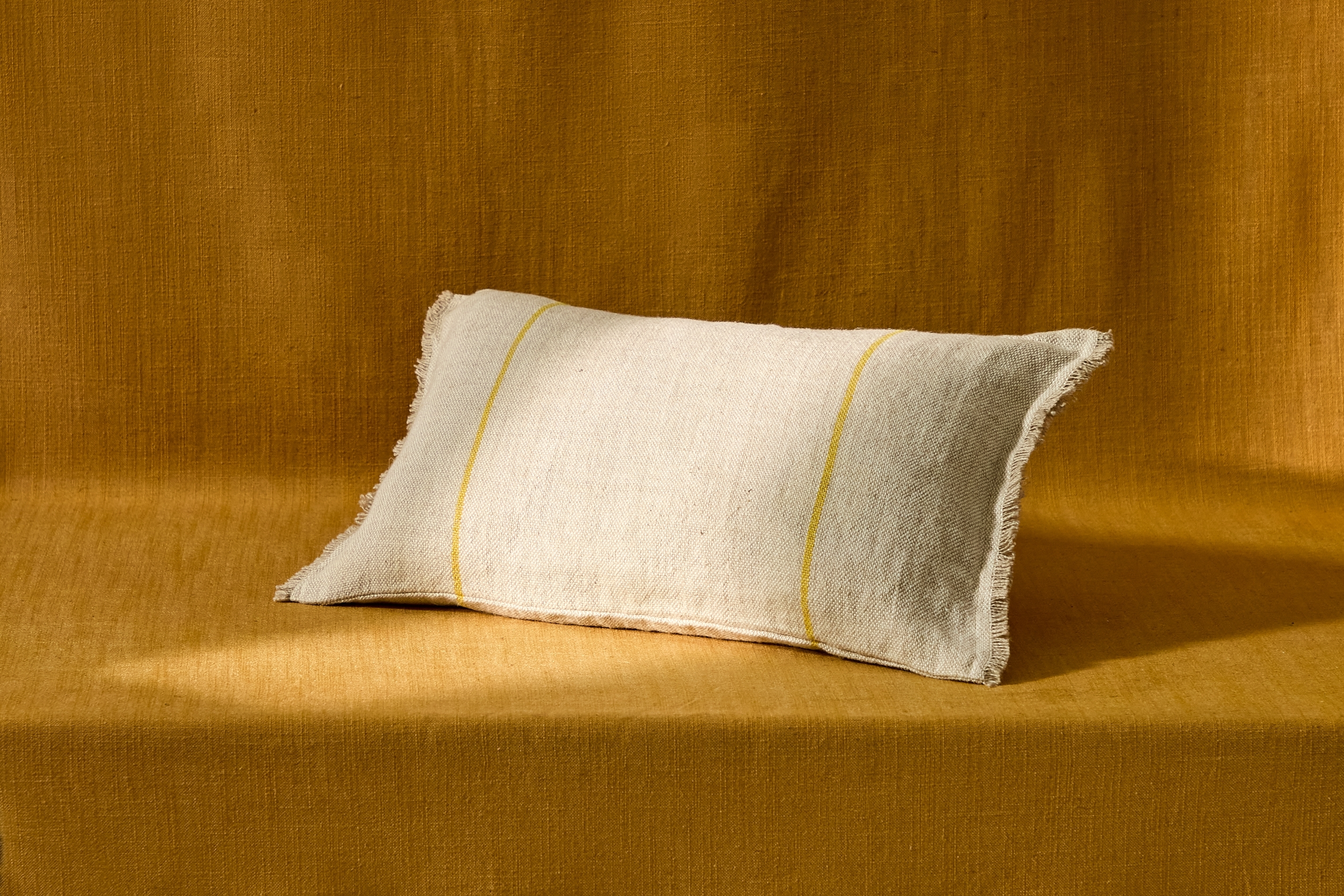 Чехол для подушки Lidore из бежевого льна с желтыми полосами, 30 x 50 см La Forma 481451