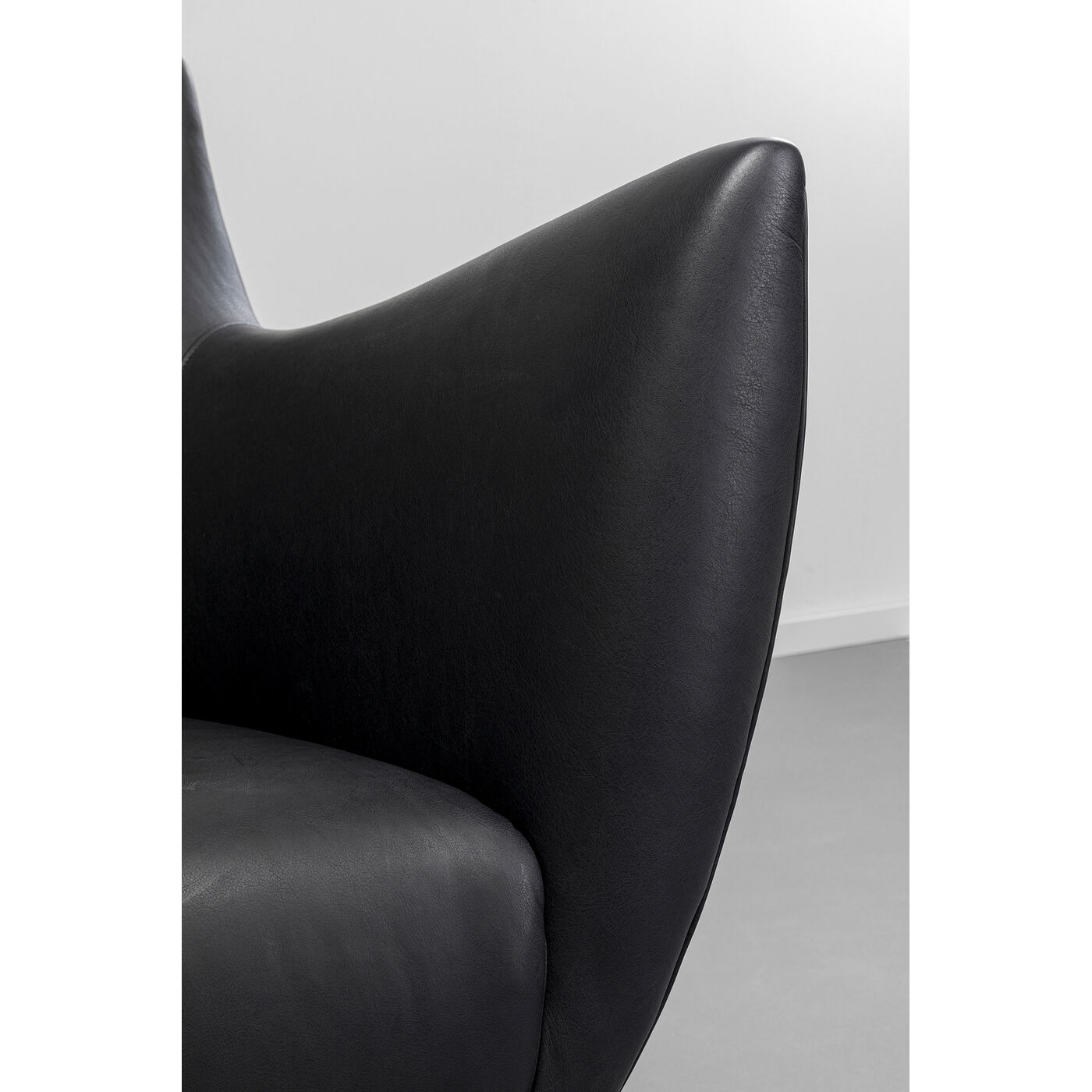 Кресло Goldfinger Black KARE 87905