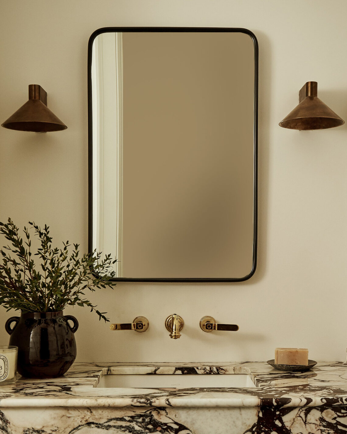 Зеркало в чёрной раме Теони Louvre Home LHDWM031223SH