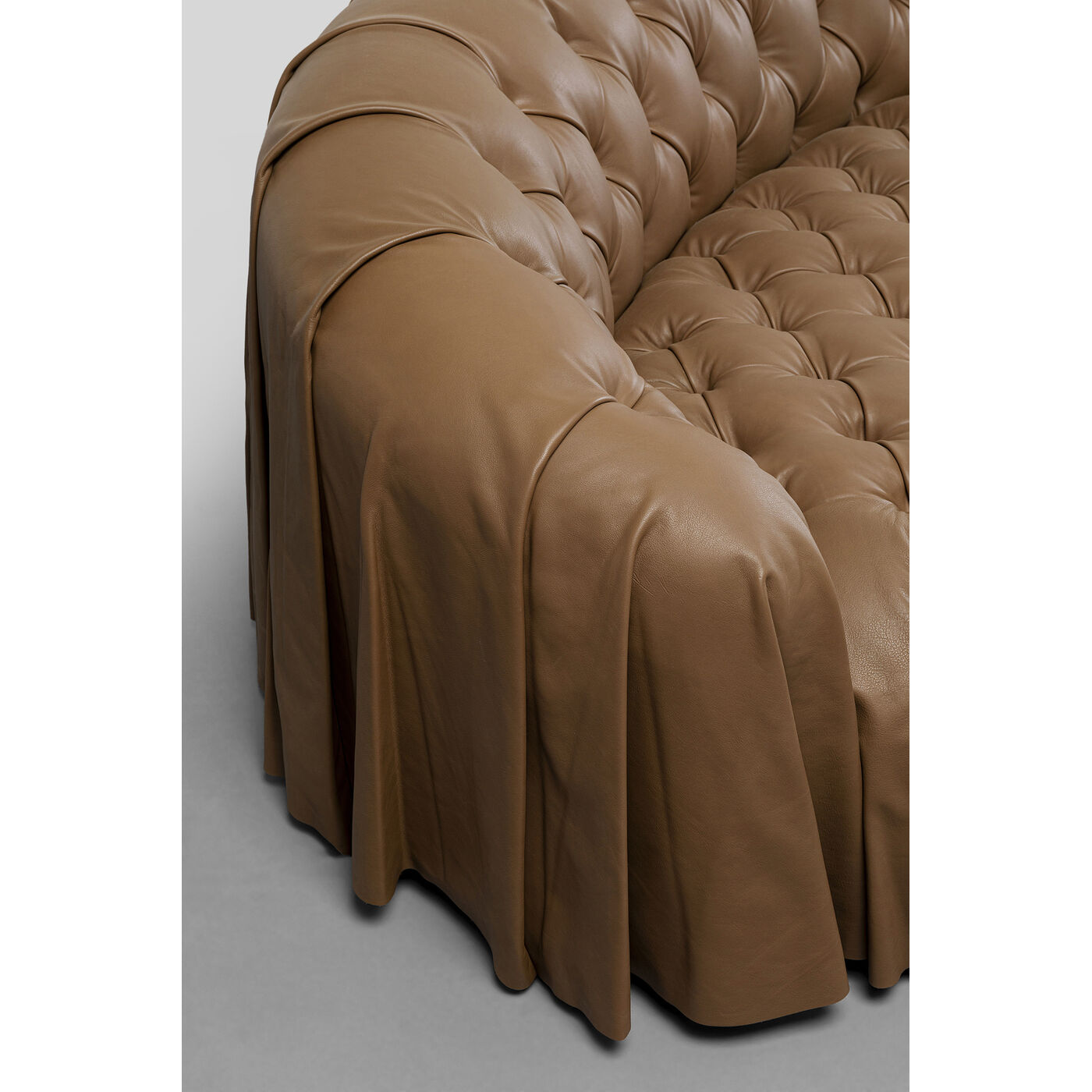 Диван трехместный Drapes 226 см KARE 87795