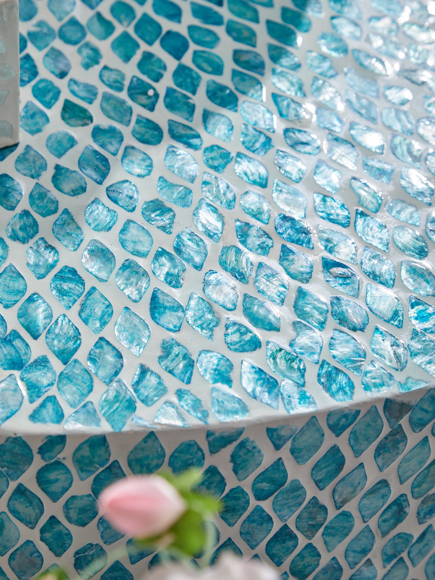 Столик акцентный с отделкой раковинами устриц Glasar 67-024