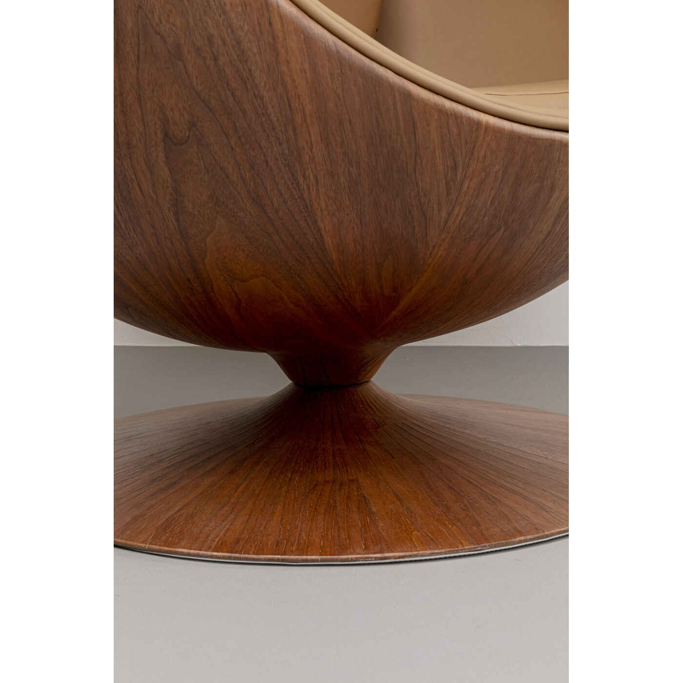 Кресло вращающееся Eye Ball Walnut KARE 70606