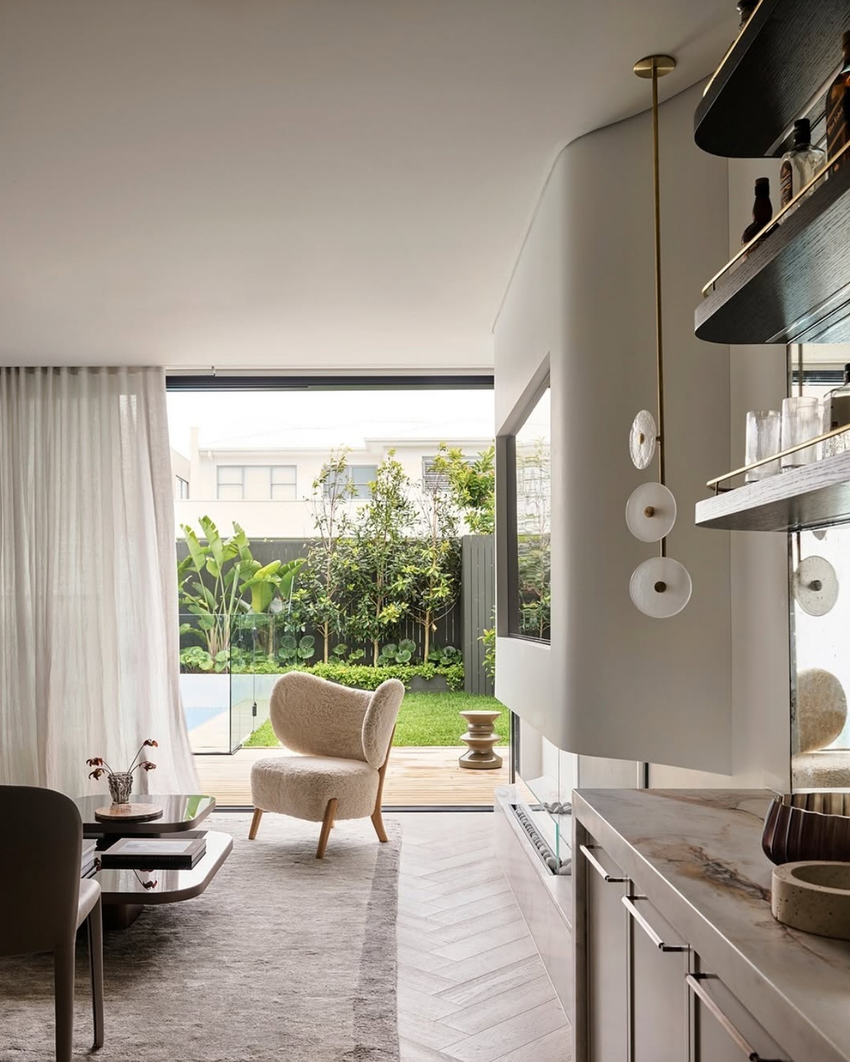 Золотой линейный подвесной светильник “Милфорд” Louvre Home LPN500325XNP