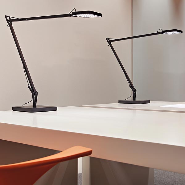 Настольная лампа Kelvin LED Base Shiny black F3311030 by ImperiumLoft