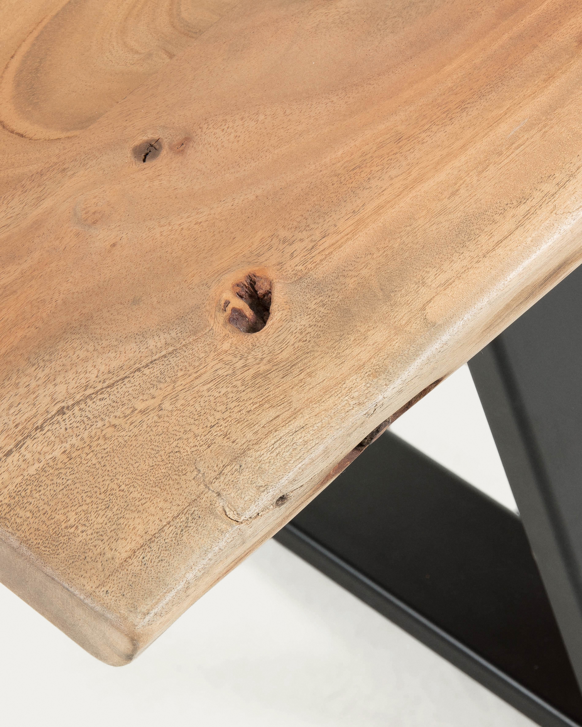 Банкетка Alaia 140 из натуральной акации со стальными черными ножками La Forma (ex Julia Grup)