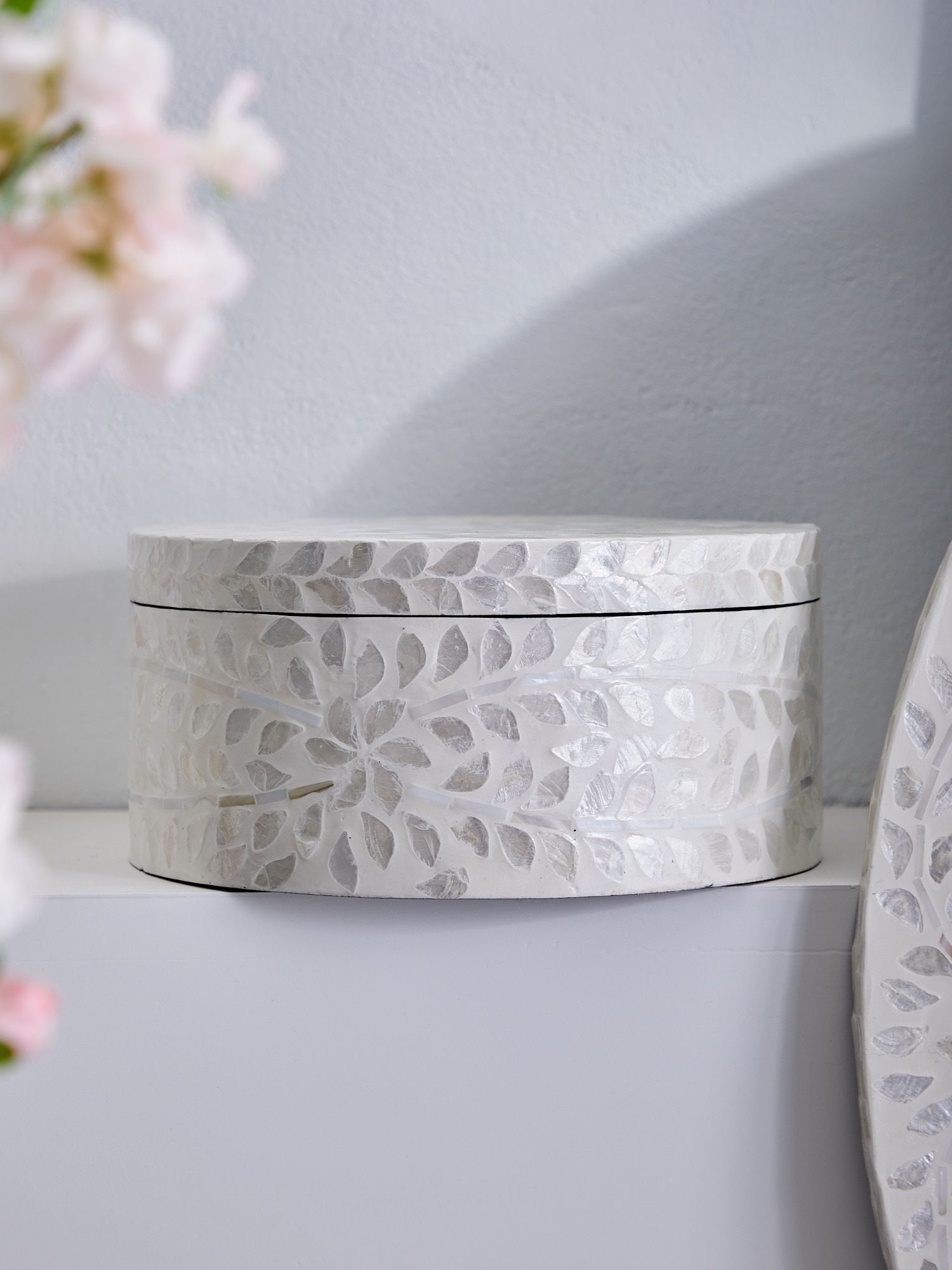 Шкатулка с отделкой раковинами устриц Glasar 67-001