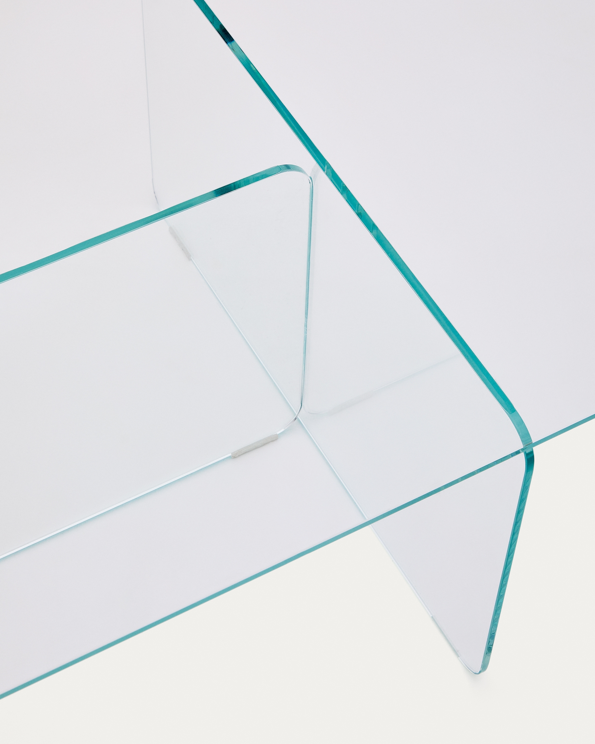 Журнальный столик Zaren из прозрачного закаленного стекла, 120 x 60 см La Forma (ex Julia Grup)