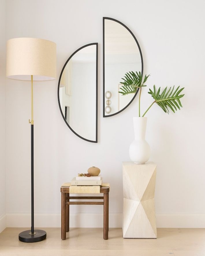 Чёрное настенное зеркало Омаха Louvre Home LHDWM111223RJ