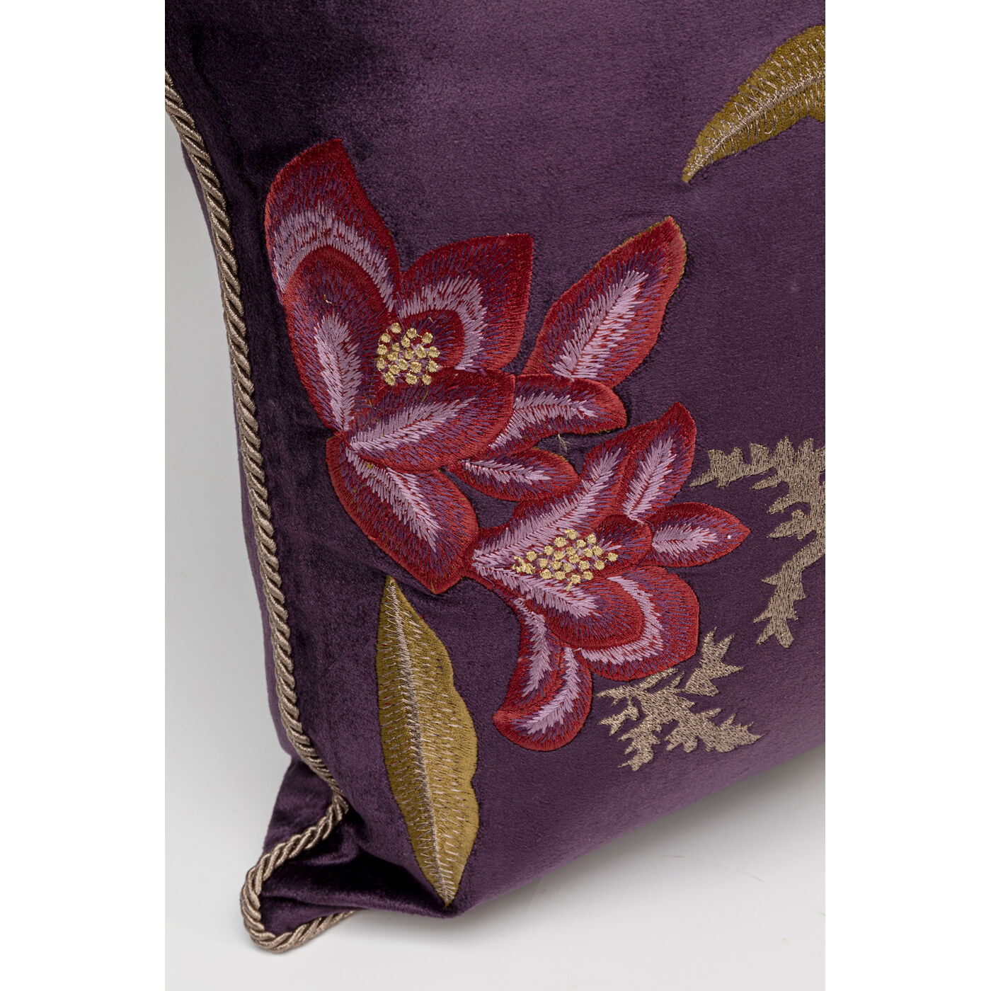 Подушка Lovely Flowers Purple 50x50cm KARE 58010