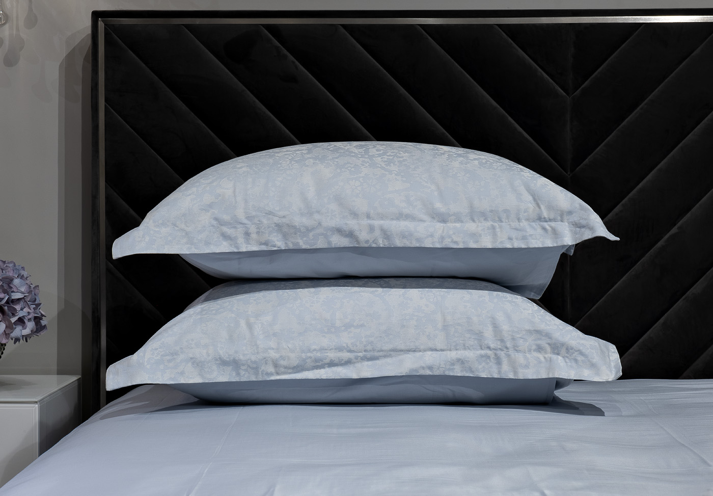 Простыня сатиновая голубая Garda Decor 130HB-00034