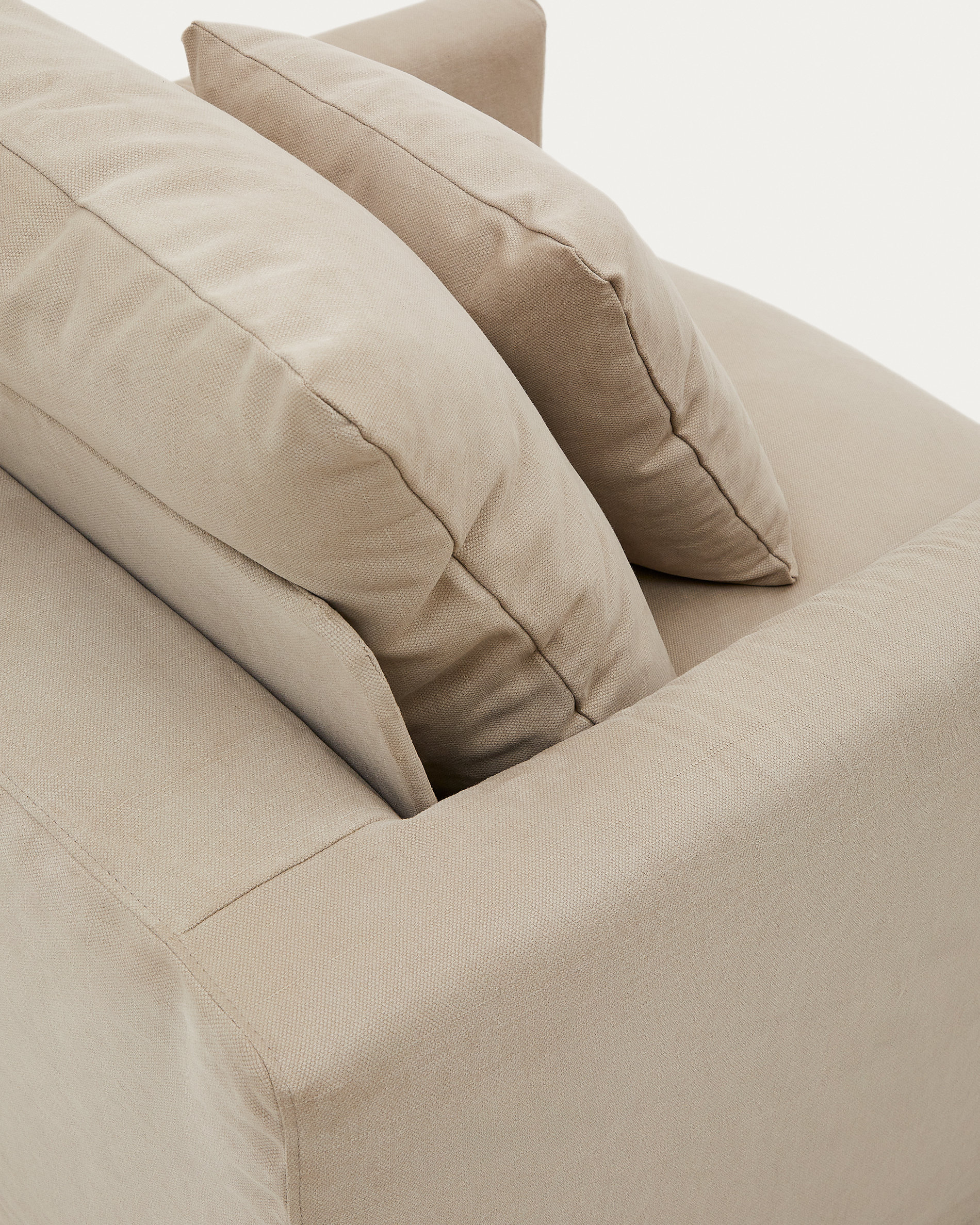 A cover designed to kep your Nora armchair in brand-new condition. Made from linen and cotton fabri La Forma 192955