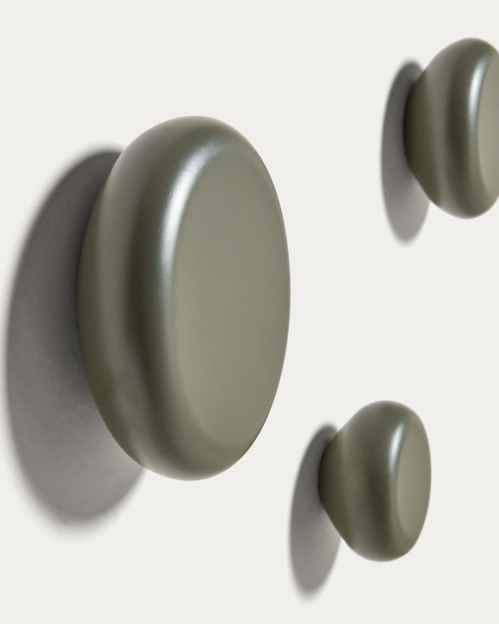 Nadue Набор из 3 настенных крючков из массива бука с зеленой отделкой La Forma (ex Julia Grup)