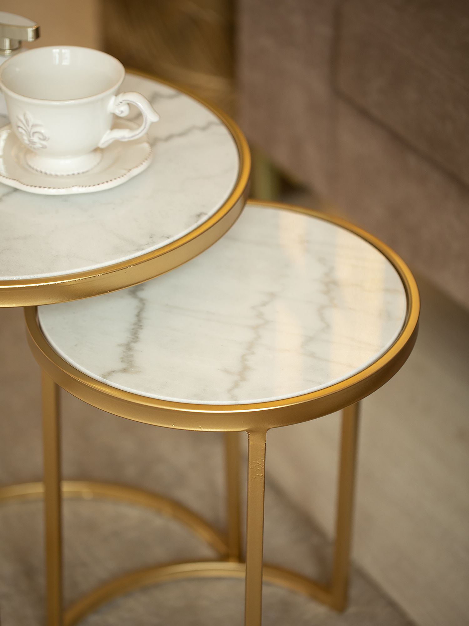 Столики приставные с белым мрамором, набор Glasar 54-096/095