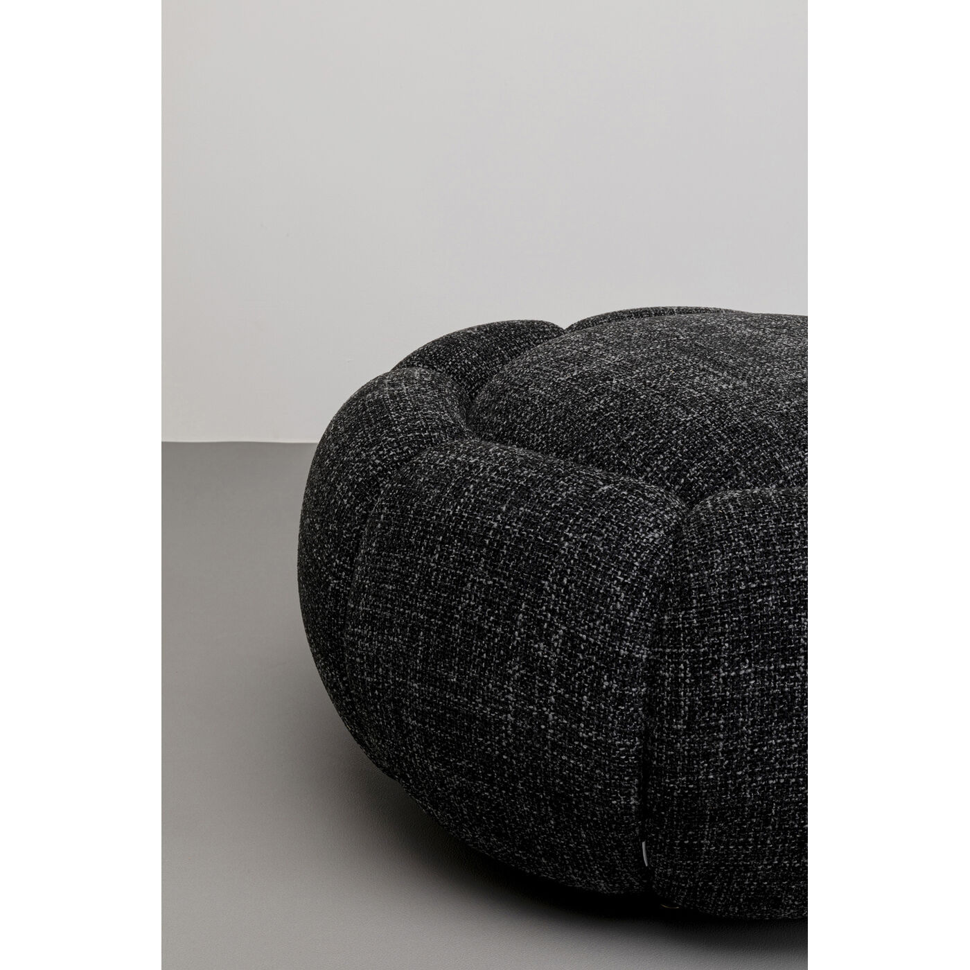 Пуф Peppo Bloom Melange Black Ø72cm KARE 88045