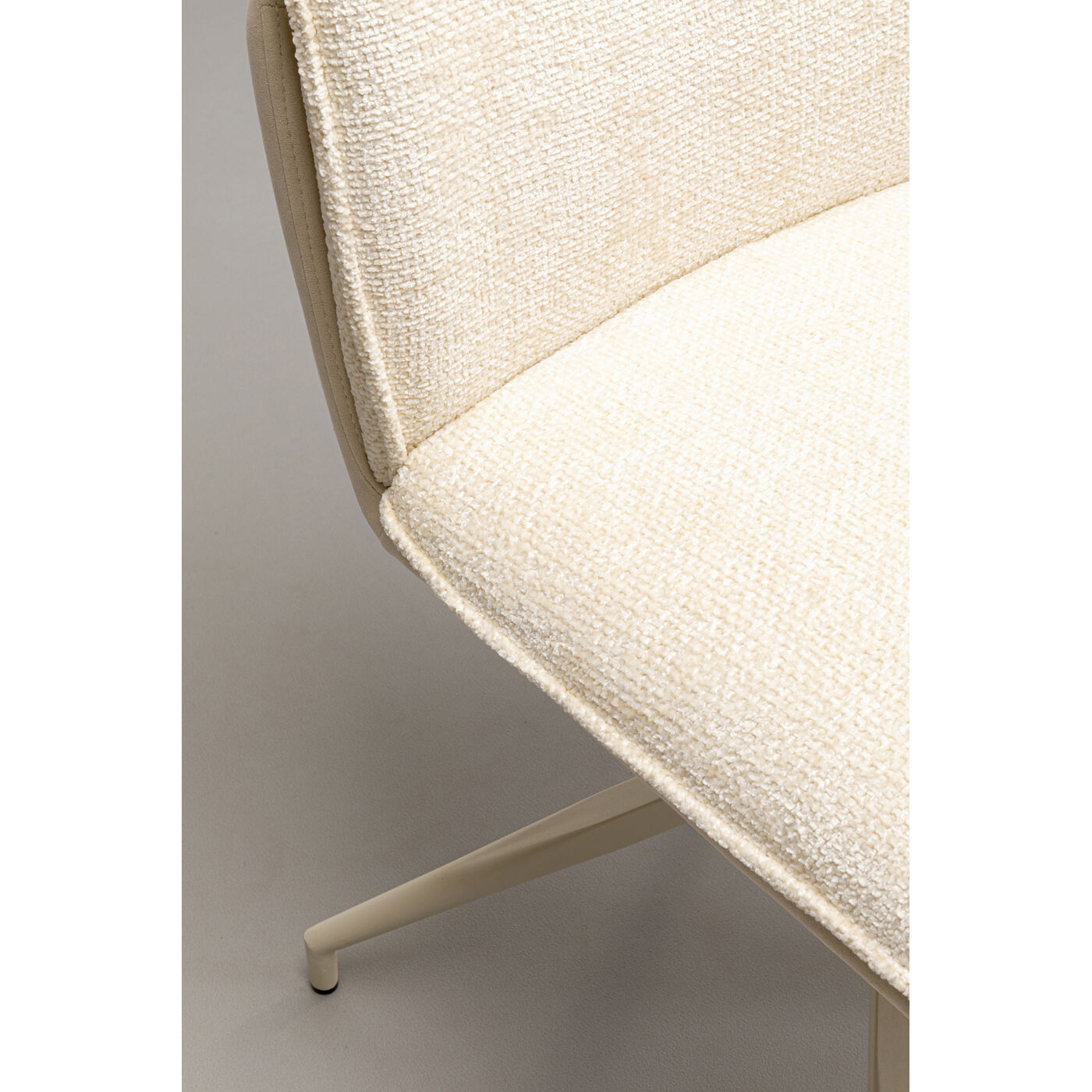 Кресло вращающееся Hilla White KARE 70254