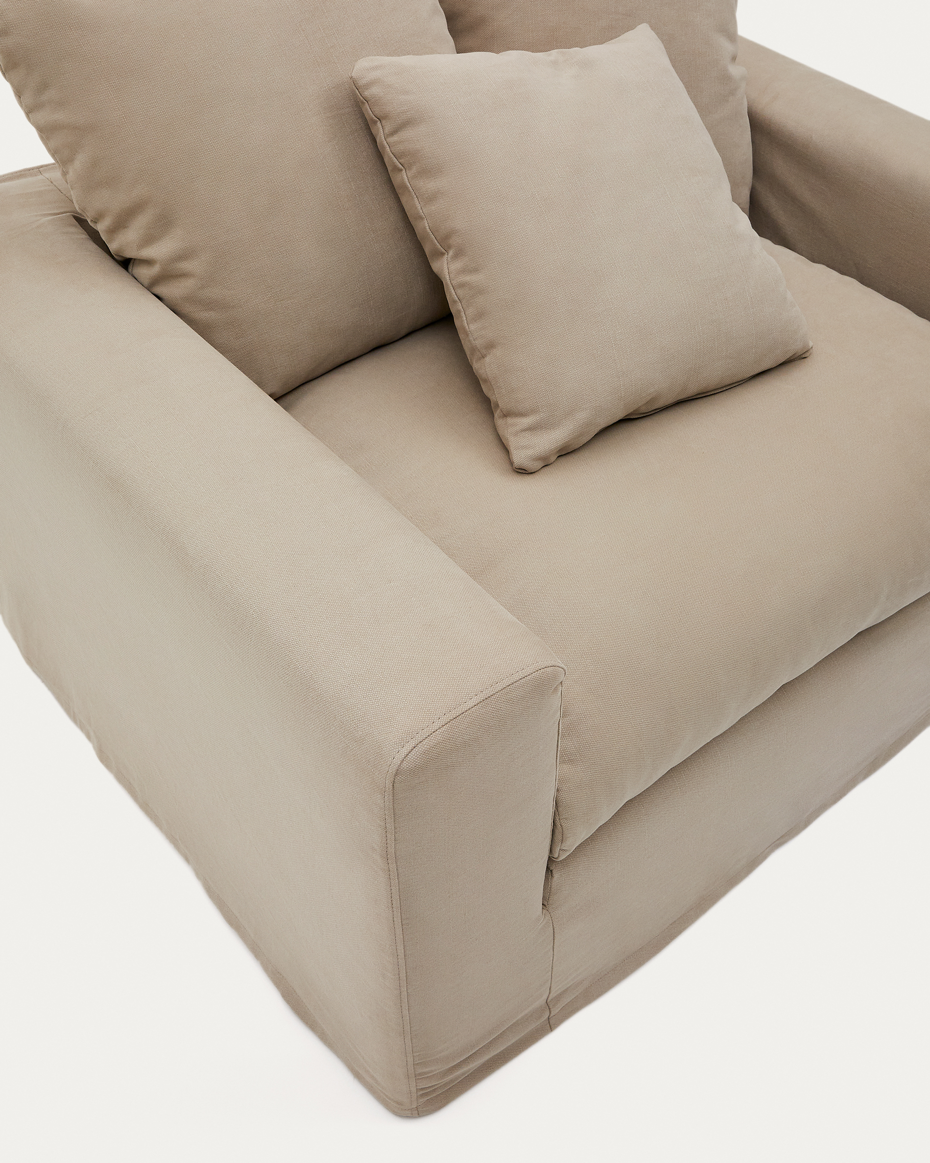 A cover designed to keep your Nora armchair in brnd-new condition. Made from linen and cotton fabri La Forma 193966