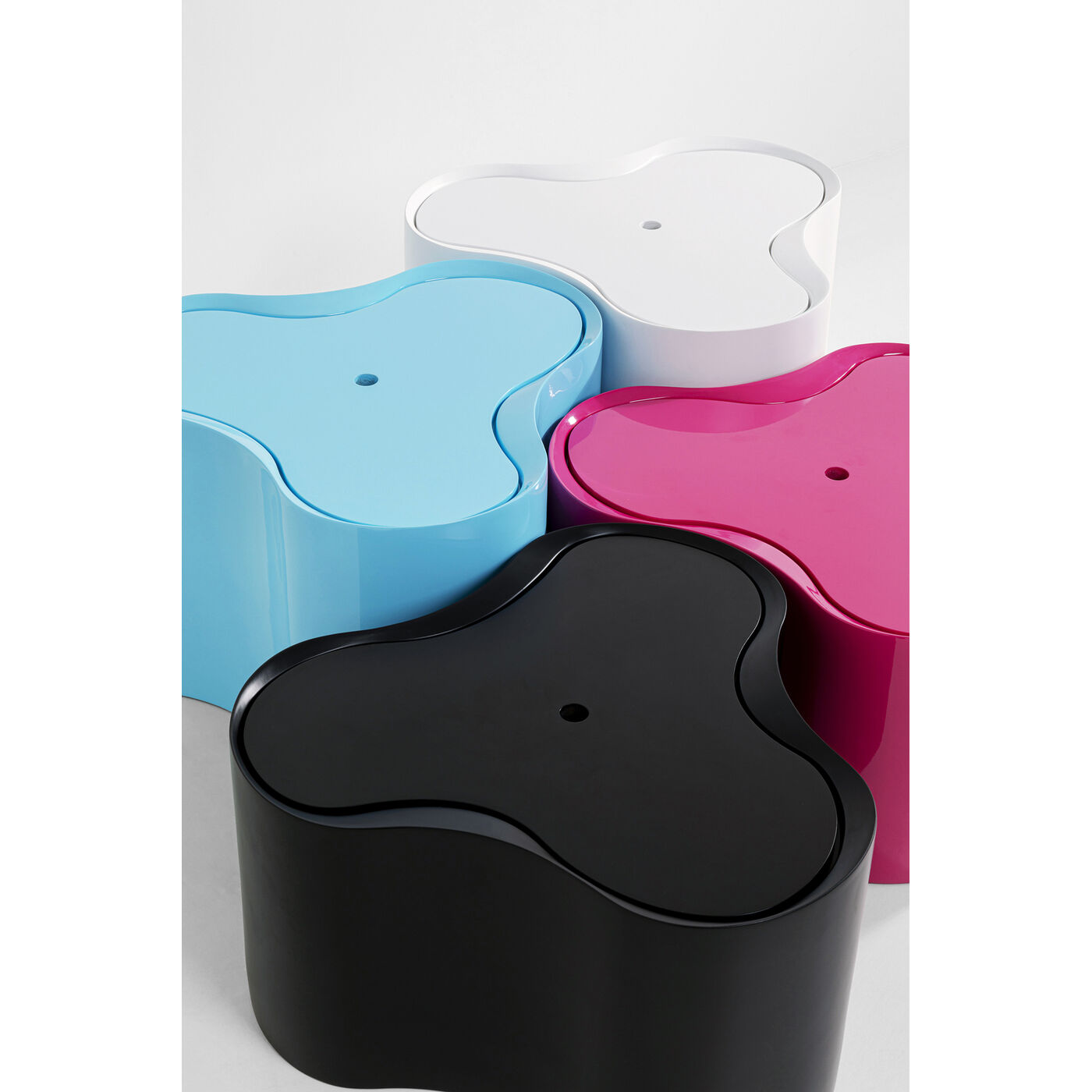 Стол приставной KARE x Karim Rashid Lotus Light Blue 35cm KARE 70881