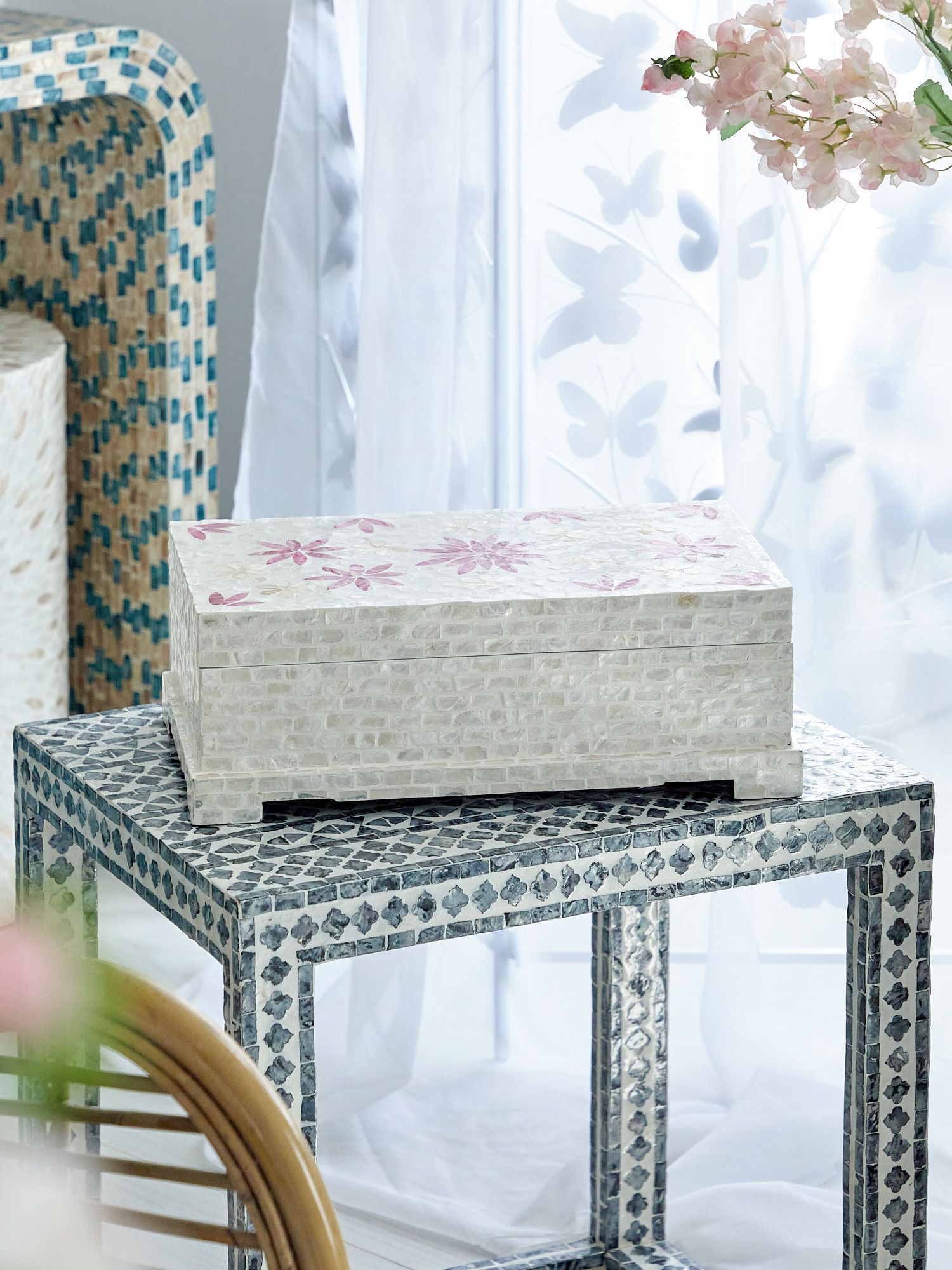 Шкатулка с отделкой раковинами устриц Glasar 67-003-W/1